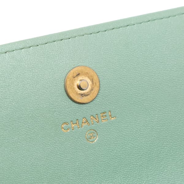 Pre-owned Chanel Quilted Lambskin 19 Wallet on Chain Green