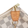Miniatyrbilde 6 av 9: Pre-owned Louis Vuitton Damier Azur Mini Pochette Accessoires White