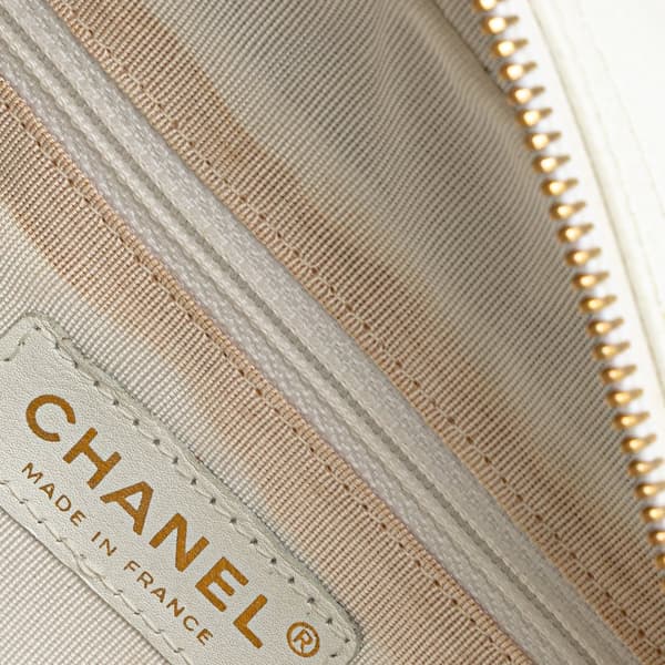 Pre-owned Chanel CC Quilted Caviar Bowling Bag White