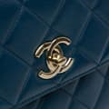 Miniatyrbild 9 av 10: Pre-owned Chanel Medium Lambskin Trendy CC Flap Blue