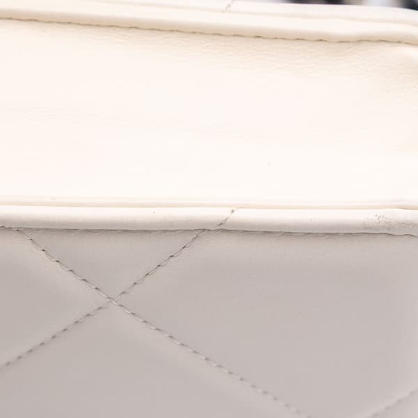 Pre-owned Chanel Quilted Lambskin 19 Wallet on Chain White