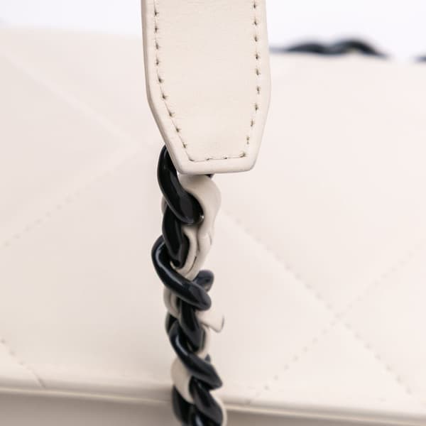 Pre-owned Chanel Quilted Lambskin 19 Wallet on Chain White
