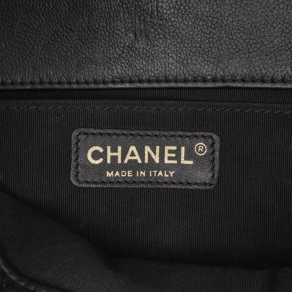 Pre-owned Chanel CC Chevron Lambskin Round Flap Satchel Black