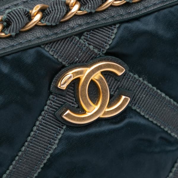 Pre-owned Chanel Nylon Grosgrain Lifestyle Clutch with Chain Blue