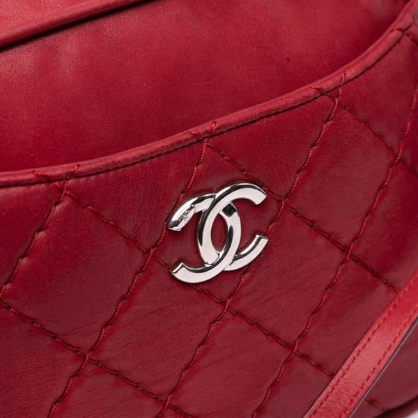 Pre-owned Chanel Quilted Iridescent Calfskin Relax CC Satchel Red