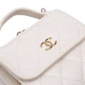 Pikkukuva 8 / 10: Pre-owned Chanel Mini CC Quilted Lambskin Kiss Lock Frame Top Handle Clutch with Chain White
