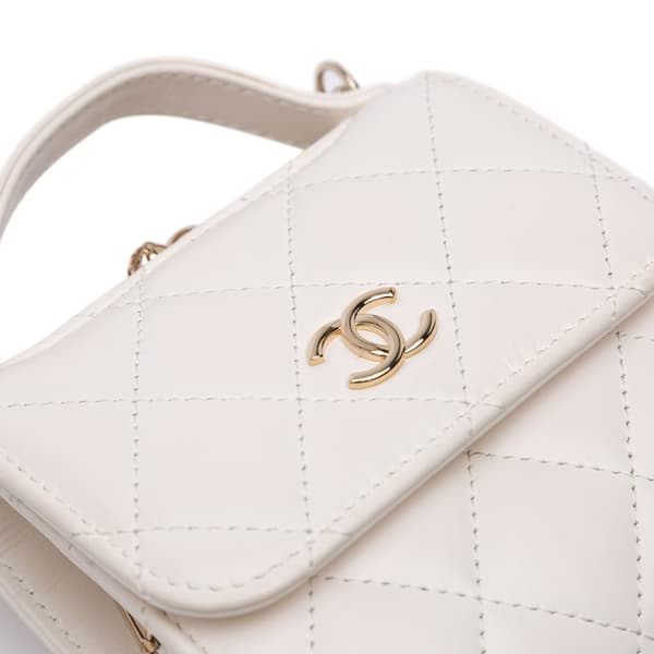 Pre-owned Chanel Mini CC Quilted Lambskin Kiss Lock Frame Top Handle Clutch with Chain White