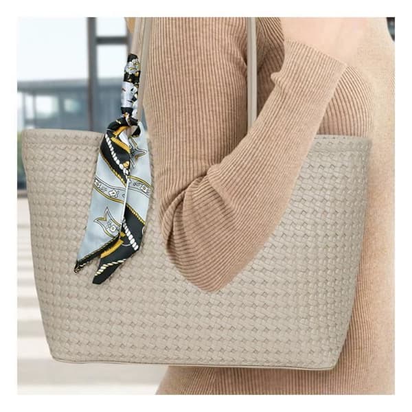 Väska för kvinnor med flätat mönster och gallantry scarf taupe