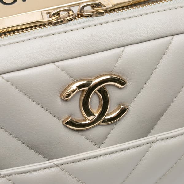 Pre-owned Chanel Medium Chevron Lambskin Trendy CC Bowling Bag Gray