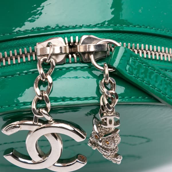 Pre-owned Chanel Patent Round As Earth Satchel Green