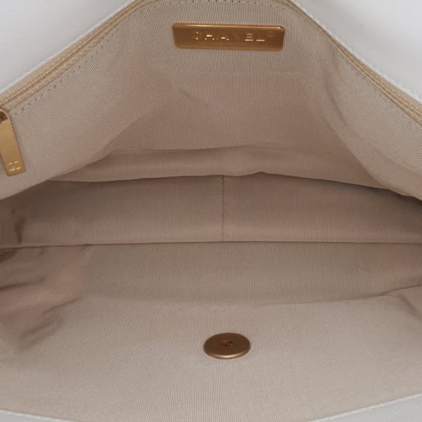 Pre-owned Chanel Maxi Lambskin 19 Flap White