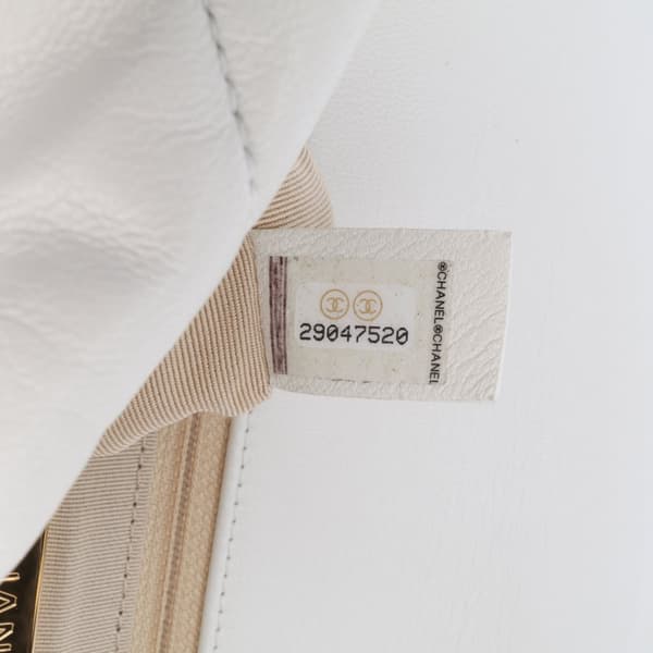 Pre-owned Chanel Maxi Lambskin 19 Flap White