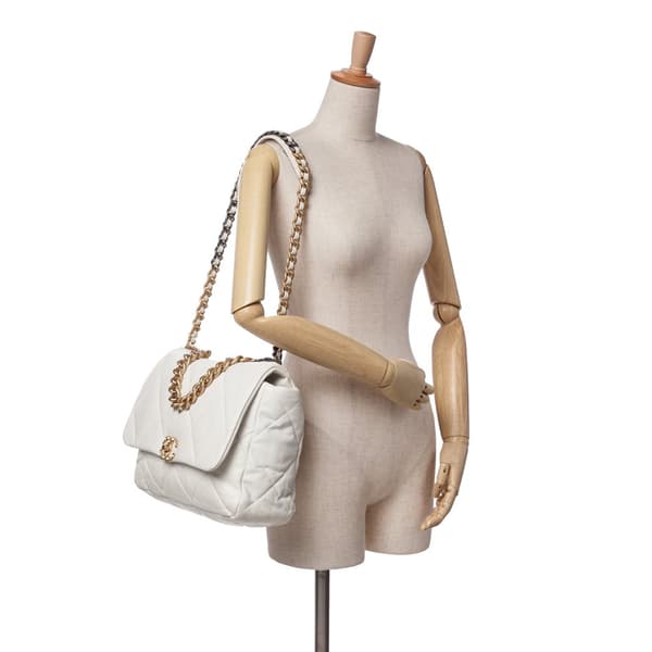 Pre-owned Chanel Maxi Lambskin 19 Flap White