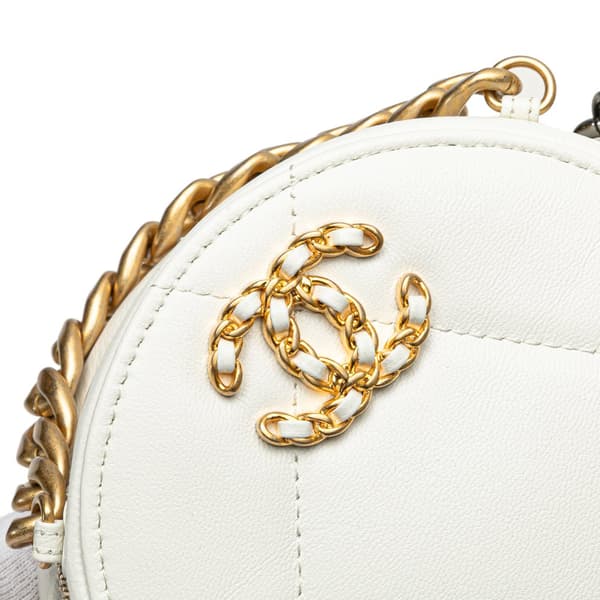 Pre-owned Chanel Lambskin 19 Round Clutch with Chain White