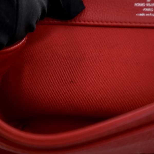 Pre-owned Louis Vuitton Leather Lockme II BB Red