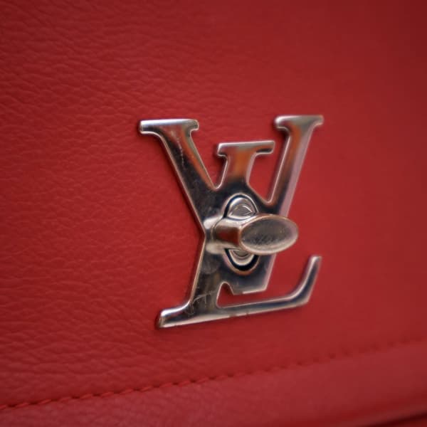 Pre-owned Louis Vuitton Leather Lockme II BB Red