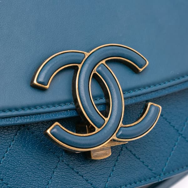 Pre-owned Chanel Medium Shiny Calfksin and Goatskin Coco Curve Flap Blue