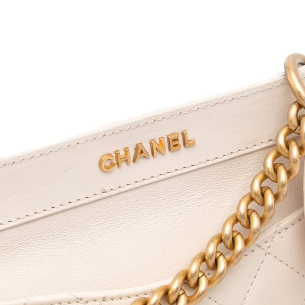 Pre-owned Chanel Quilted Lambskin Curved Flap White