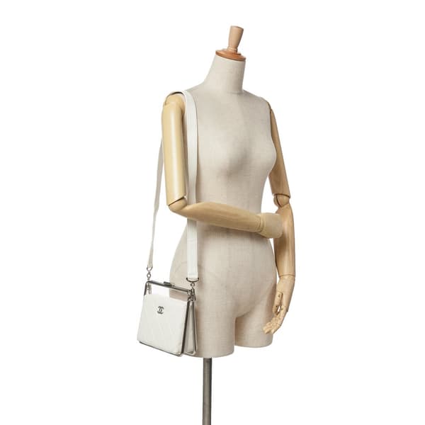 Pre-owned Chanel Quilted Lambskin Metal Bar Convertible Clutch White