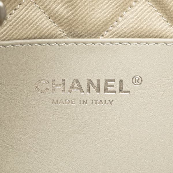 Pre-owned Chanel Mini Shiny Calfskin 22 Handbag Brown