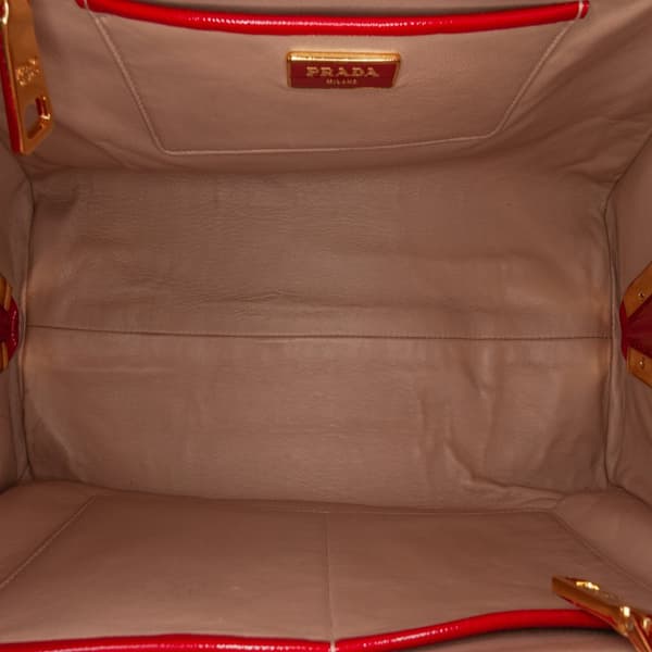 Pre-owned Prada Saffiano Vernice Pyramid Frame Red