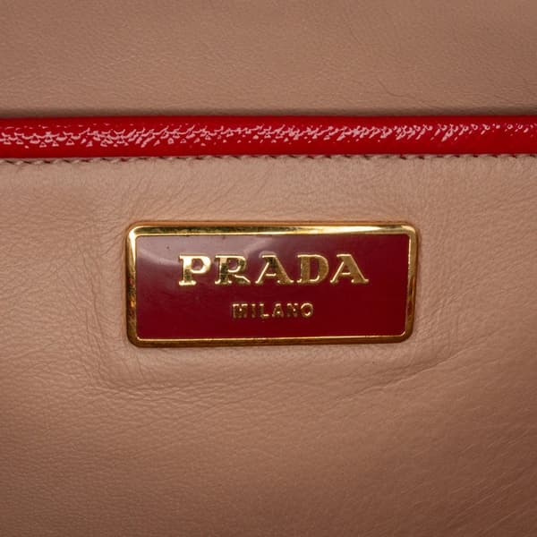 Pre-owned Prada Saffiano Vernice Pyramid Frame Red