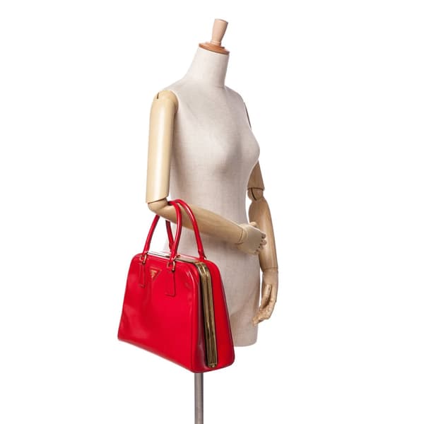 Pre-owned Prada Saffiano Vernice Pyramid Frame Red