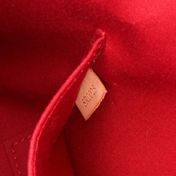 Pre-owned Louis Vuitton Monogram Vernis Roxbury Drive Red