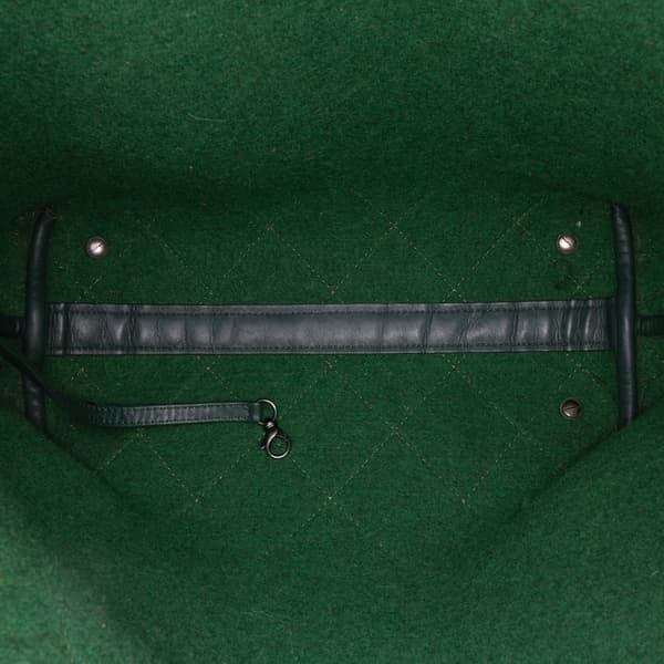 Pre-owned Chanel Medium CC Quilted Felt Pop Tote Green