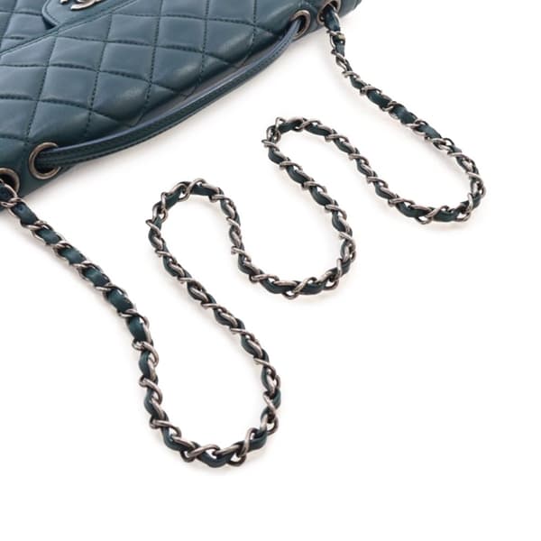 Pre-owned Chanel Medium Quilted Lambskin Citizen Flap Green
