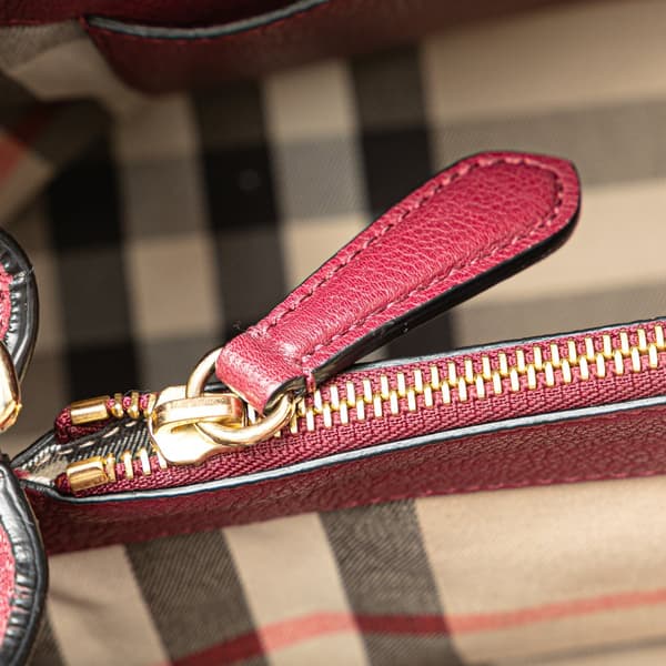 Pre-owned Burberry Grainy Calfskin Milton Satchel Red