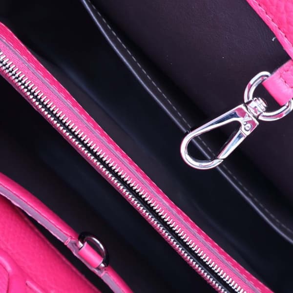 Pre-owned Louis Vuitton Taurillon Capucines MM Red