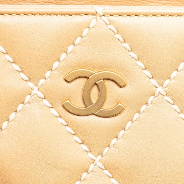 Pre-owned Chanel CC Lambskin Wild Stitch Handbag Brown