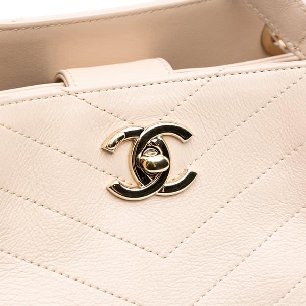 Pre-owned Chanel Large CC Chevron Calfskin Stitched Shopping Tote Brown