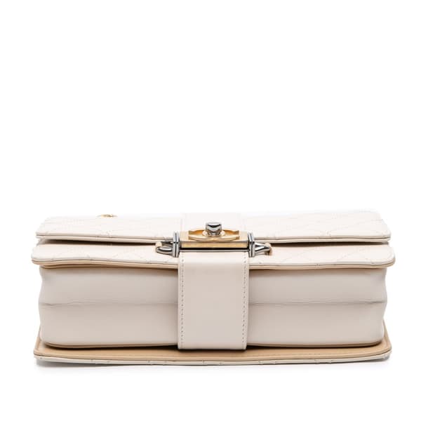 Pre-owned Chanel CC Stitched Calfskin Chain Flap White