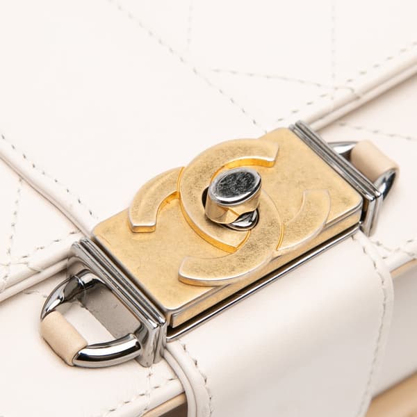 Pre-owned Chanel CC Stitched Calfskin Chain Flap White
