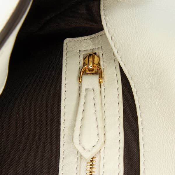 Pre-owned Fendi Zucca Embossed Leather Baguette Satchel White