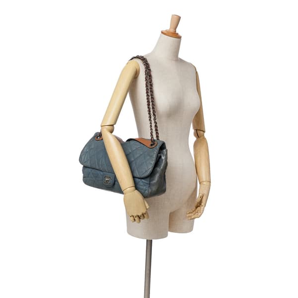 Pre-owned Chanel Jumbo Iridescent Calfskin In The Mix Flap Blue