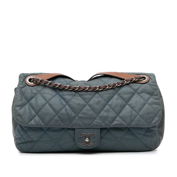 Pre-owned Chanel Jumbo Iridescent Calfskin In The Mix Flap Blue