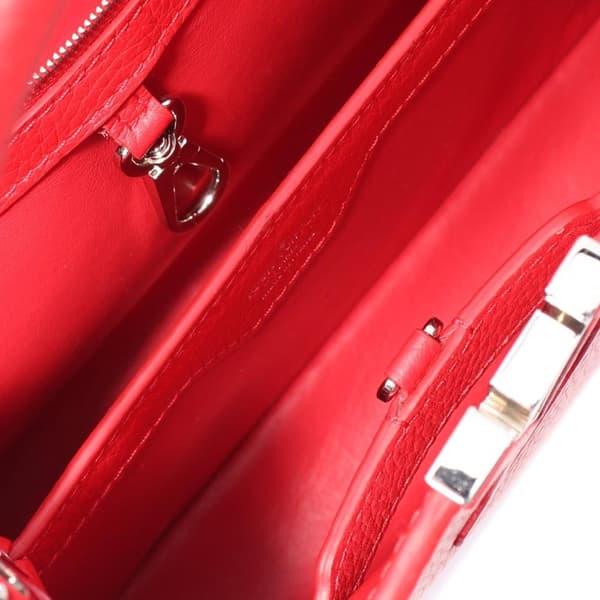 Pre-owned Louis Vuitton Taurillon Capucines BB Red