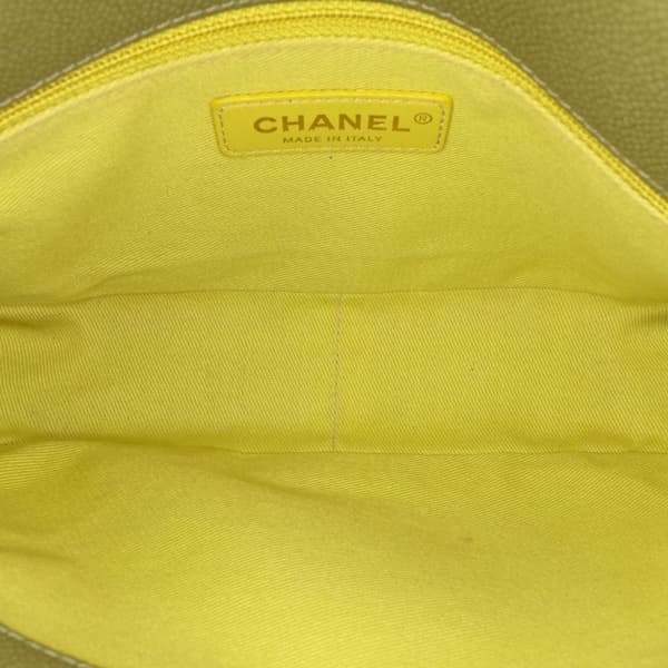 Pre-owned Chanel Medium Quilted Caviar Thread Around Flap Green