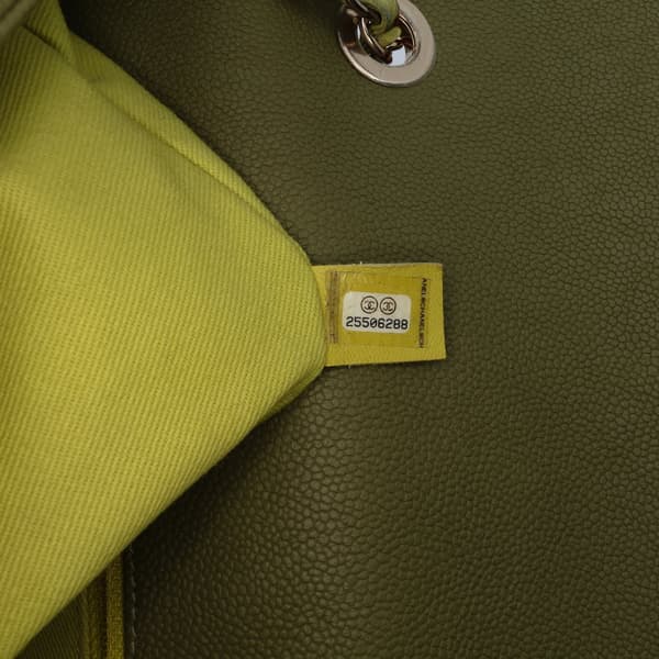 Pre-owned Chanel Medium Quilted Caviar Thread Around Flap Green
