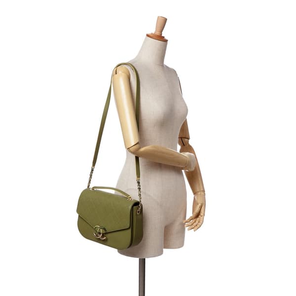 Pre-owned Chanel Medium Quilted Caviar Thread Around Flap Green