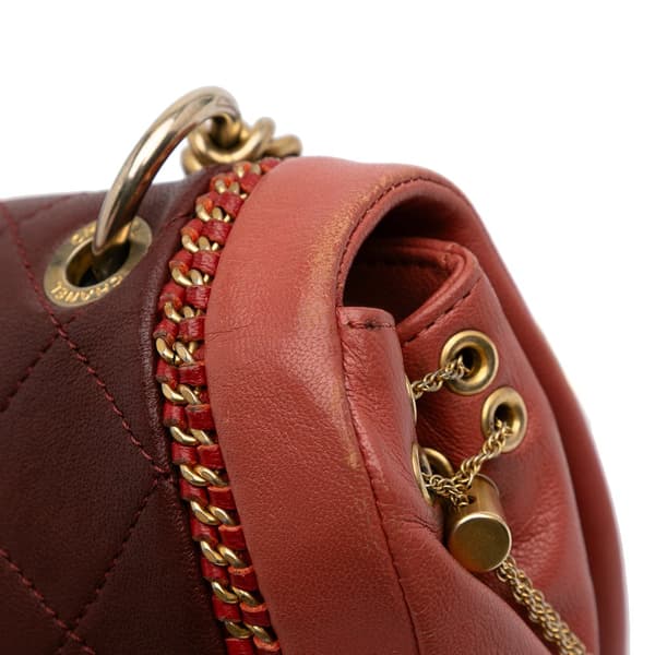 Pre-owned Chanel Small Quilted Lambskin Chain Detail Saddle Bag Red