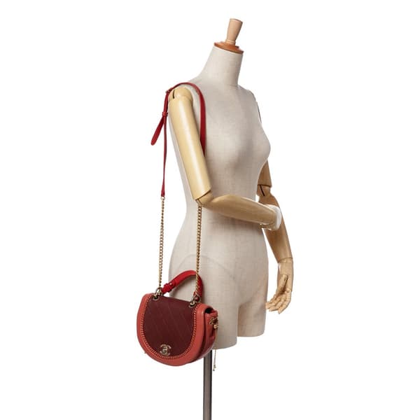 Pre-owned Chanel Small Quilted Lambskin Chain Detail Saddle Bag Red