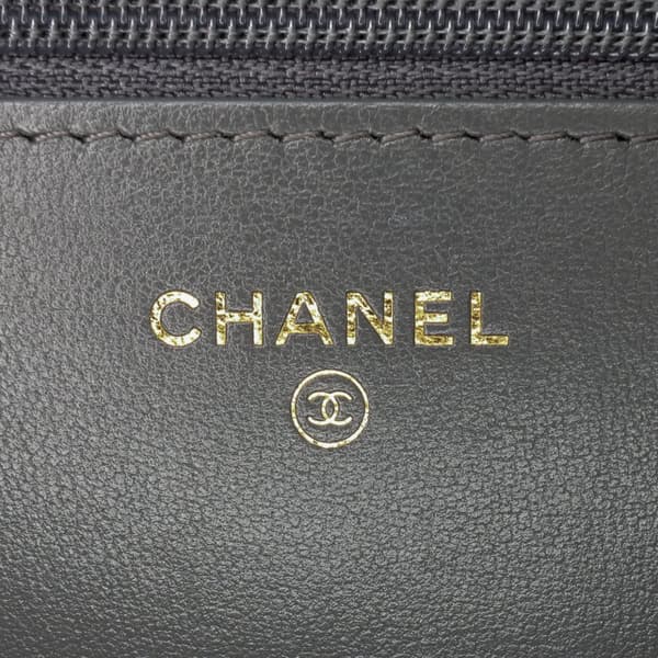 Pre-owned Chanel Quilted Lambskin 19 Wallet on Chain Gray