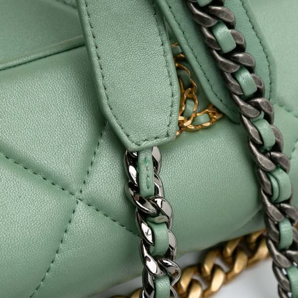 Pre-owned Chanel Quilted Lambskin 19 Wallet on Chain Green