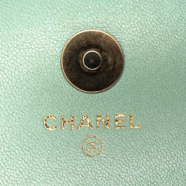 Pre-owned Chanel Quilted Lambskin 19 Wallet on Chain Green