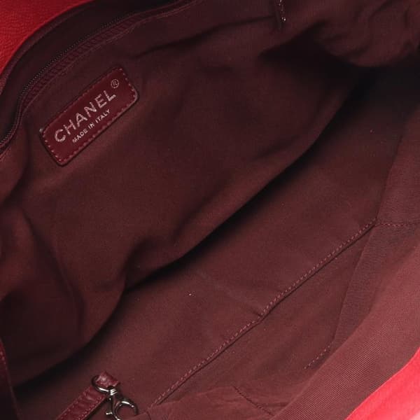 Pre-owned Chanel Quilted Caviar French Riviera Hobo Red
