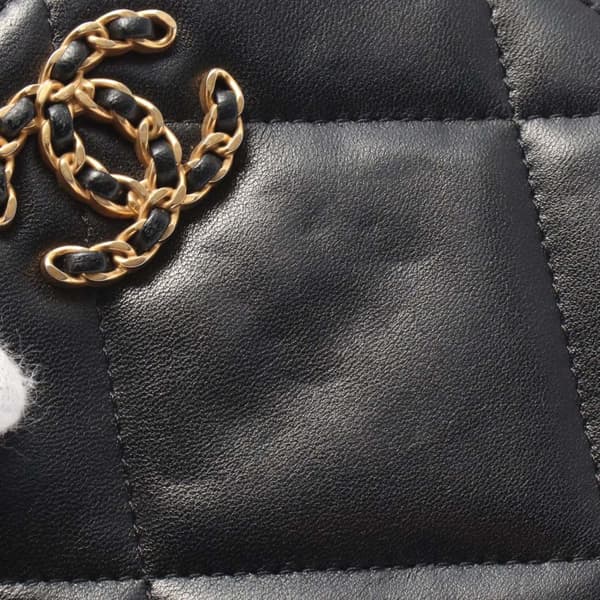 Pre-owned Chanel Lambskin 19 Round Clutch with Chain Black